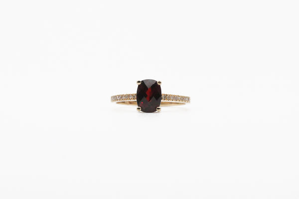 Yellow Gold Oval Garnet Ring with Diamonds