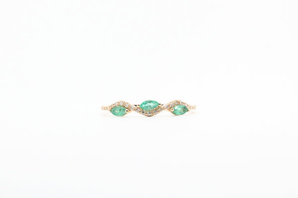 White Gold Emerald Wavy Ring