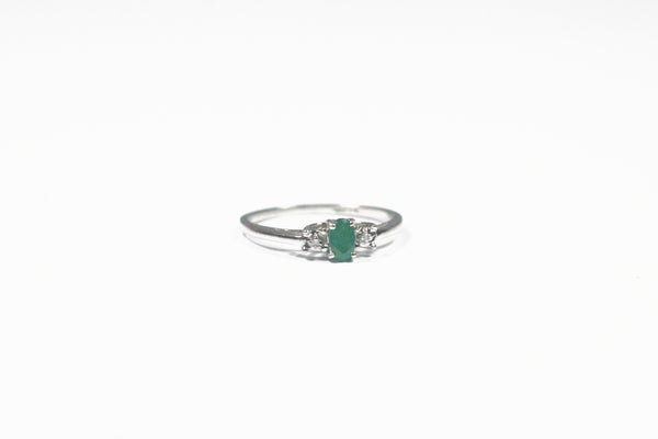 White Gold Ring with Emerald and Diamonds