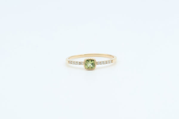 Yellow Gold Bezel Peridot Ring