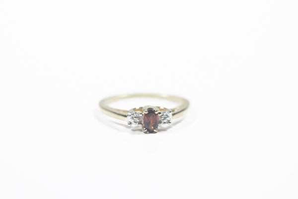 Yellow Gold Ring with Garnet and Diamonds
